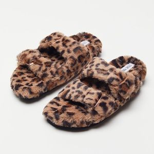 ✨BNIB ✨ Steve Madden Faux Fur Sandals